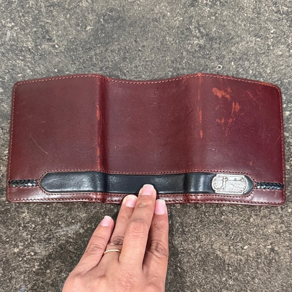 Brighton Men's Distressed Brown Leather Triflold Wallet w/ Silver Metal Golfer